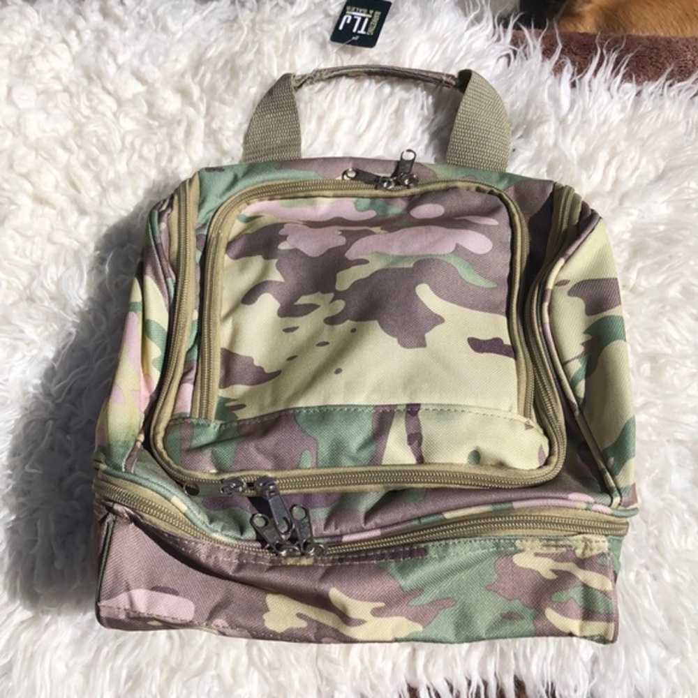 $3/20 NWT Green & Pink Camouflage Tote Purse Hanger Pockets Travel Bag